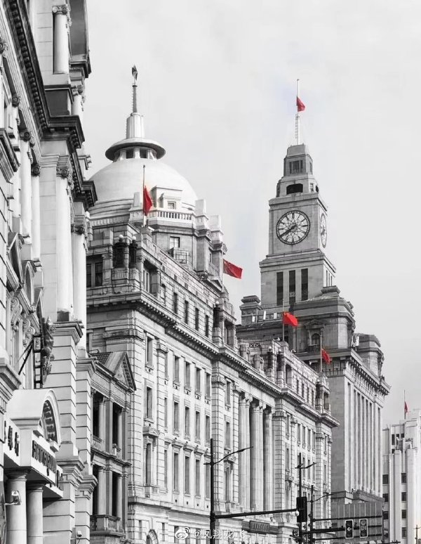 外滩降半旗.jpg